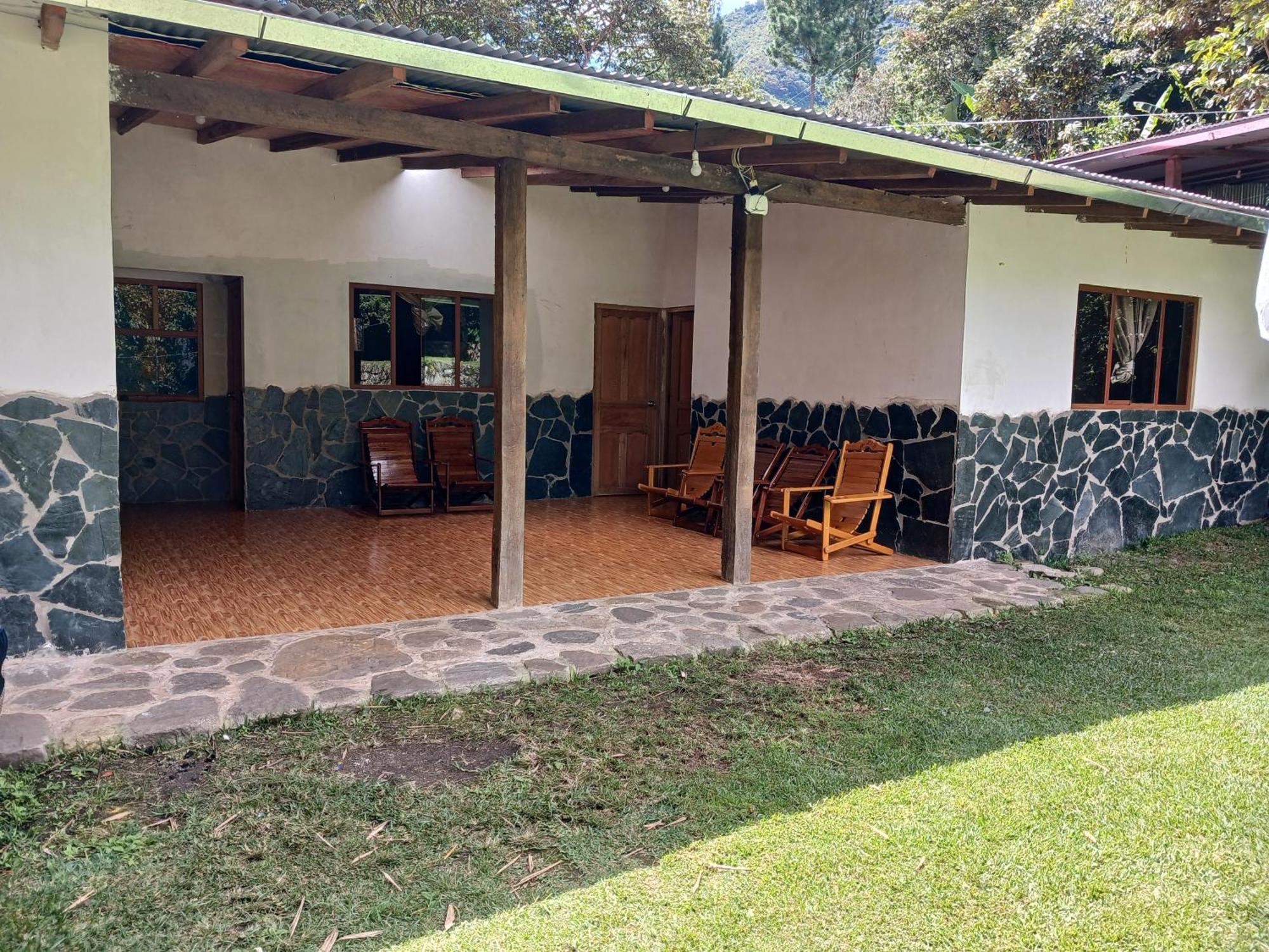 Lia B&B Lucmabamba Sahuayaco Zewnętrze zdjęcie